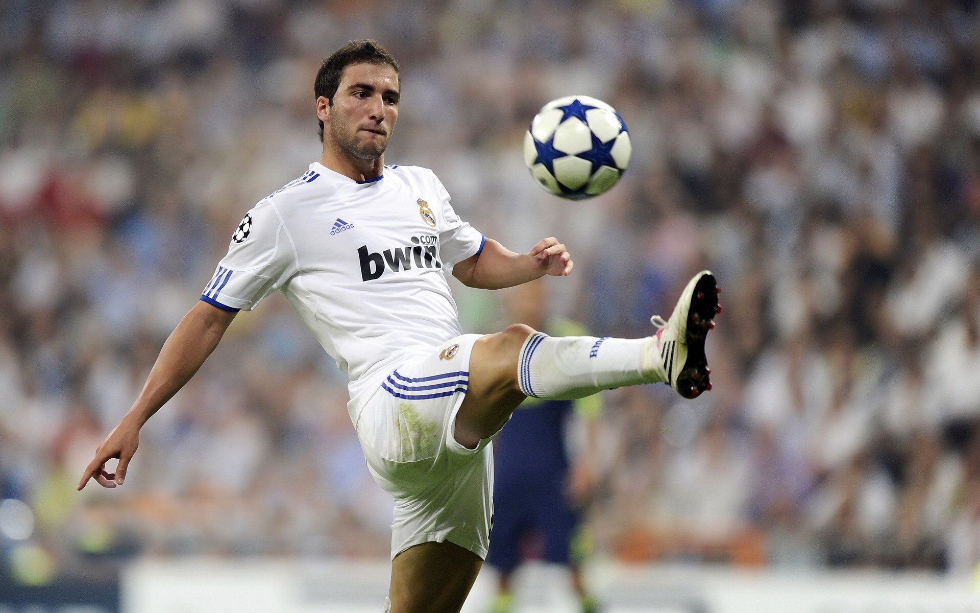 哥伦比亚3-1碾压巴西！英超韩国闪电成关键先生，他如何改写了南美足球剧本？